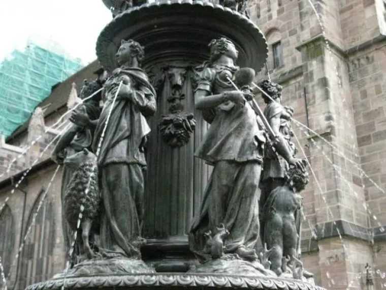 NEKE SKULPTURE KAO DA PROVOCIRAJU LJUDE DA SE SPRDAJU S NJIMA: Što je kipar točno htio reći?