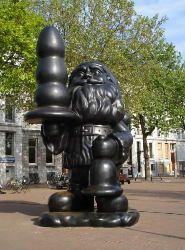 NEKE SKULPTURE KAO DA PROVOCIRAJU LJUDE DA SE SPRDAJU S NJIMA: Što je kipar točno htio reći?