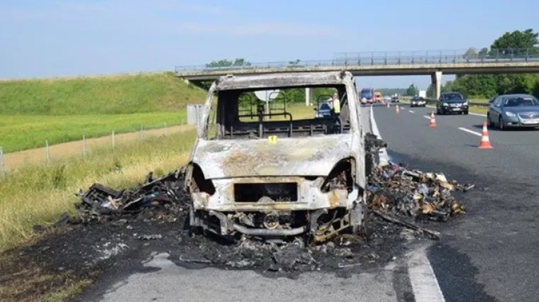 Izgorio kamion na autocesti kod Nove Gradi&scaron;ke: procjenjuje se da je materijalna &scaron;teta nekoliko stotina tisuća kuna