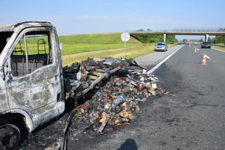 Izgorio kamion na autocesti kod Nove Gradi&scaron;ke: procjenjuje se da je materijalna &scaron;teta nekoliko stotina tisuća kuna
