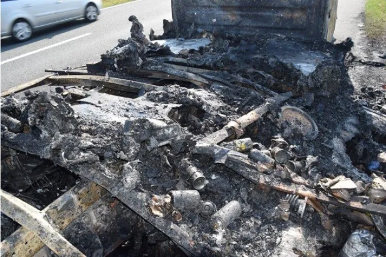 Izgorio kamion na autocesti kod Nove Gradi&scaron;ke: procjenjuje se da je materijalna &scaron;teta nekoliko stotina tisuća kuna