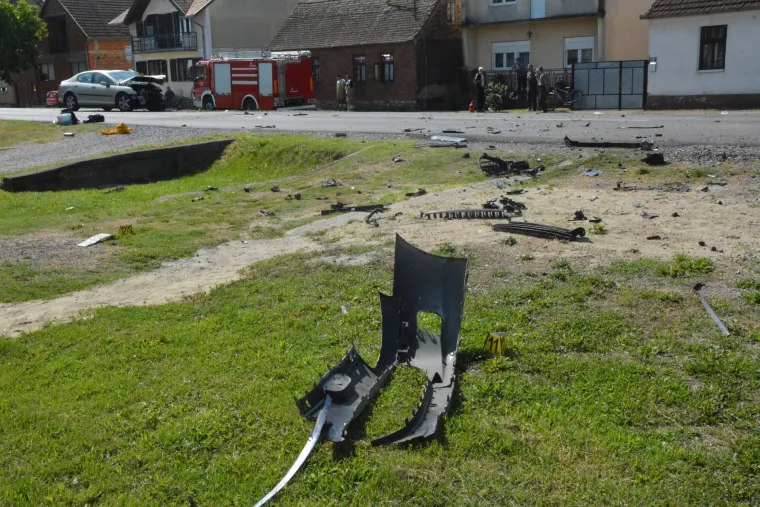 Te&scaron;ka prometna nesreća u Lužanima: jedna osoba poginula, a automobili potpuno smrskani