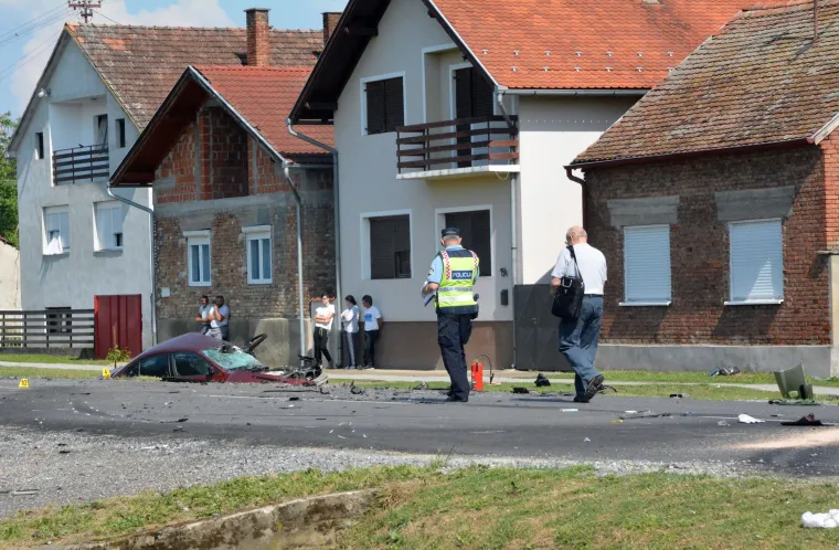 Te&scaron;ka prometna nesreća u Lužanima: jedna osoba poginula, a automobili potpuno smrskani