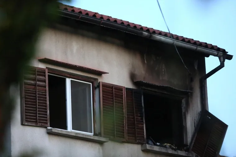 U večernjim satima buknuo požar u obiteljskoj kući u Rijeci