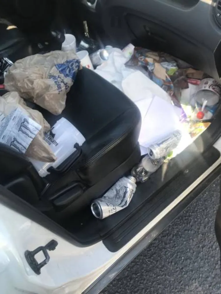 ZATRPALI LIMENE LJUBIMCE GOMILOM SMEĆA: Ovi prizori su čisti horor za sve ljubitelje automobila