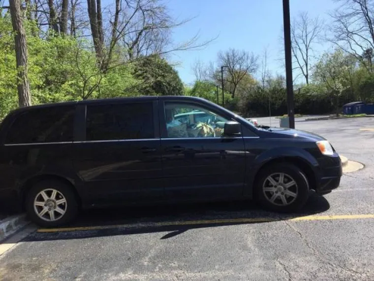 ZATRPALI LIMENE LJUBIMCE GOMILOM SMEĆA: Ovi prizori su čisti horor za sve ljubitelje automobila