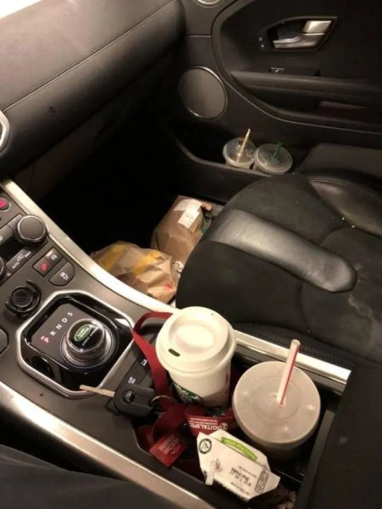 ZATRPALI LIMENE LJUBIMCE GOMILOM SMEĆA: Ovi prizori su čisti horor za sve ljubitelje automobila