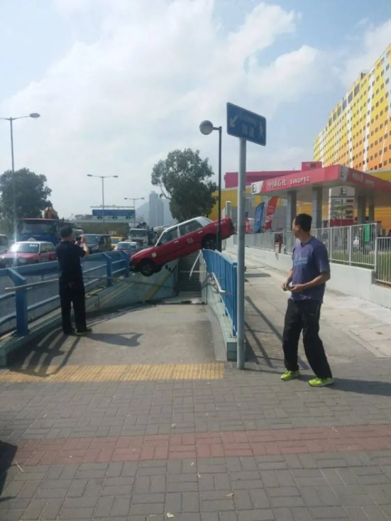 NEKI VOZAČI NEMAJU SREĆE, A NEKI PAMETI: Kako im je uopće uspjelo ovako izokrenuti i slupati automobile?