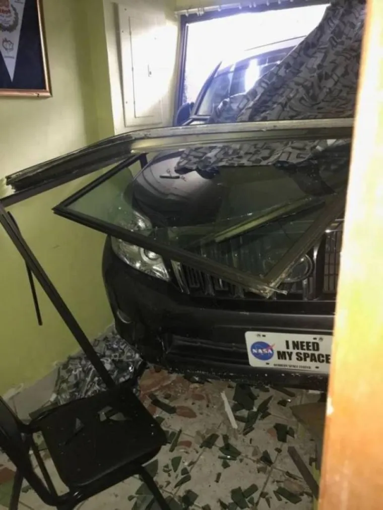 NEKI VOZAČI NEMAJU SREĆE, A NEKI PAMETI: Kako im je uopće uspjelo ovako izokrenuti i slupati automobile?