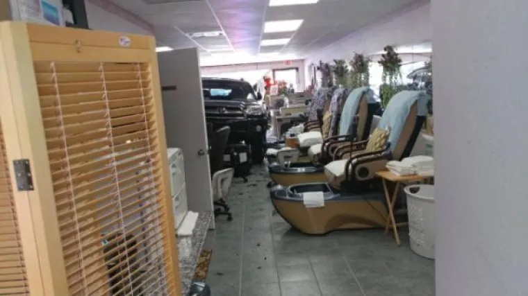 NEKI VOZAČI NEMAJU SREĆE, A NEKI PAMETI: Kako im je uopće uspjelo ovako izokrenuti i slupati automobile?