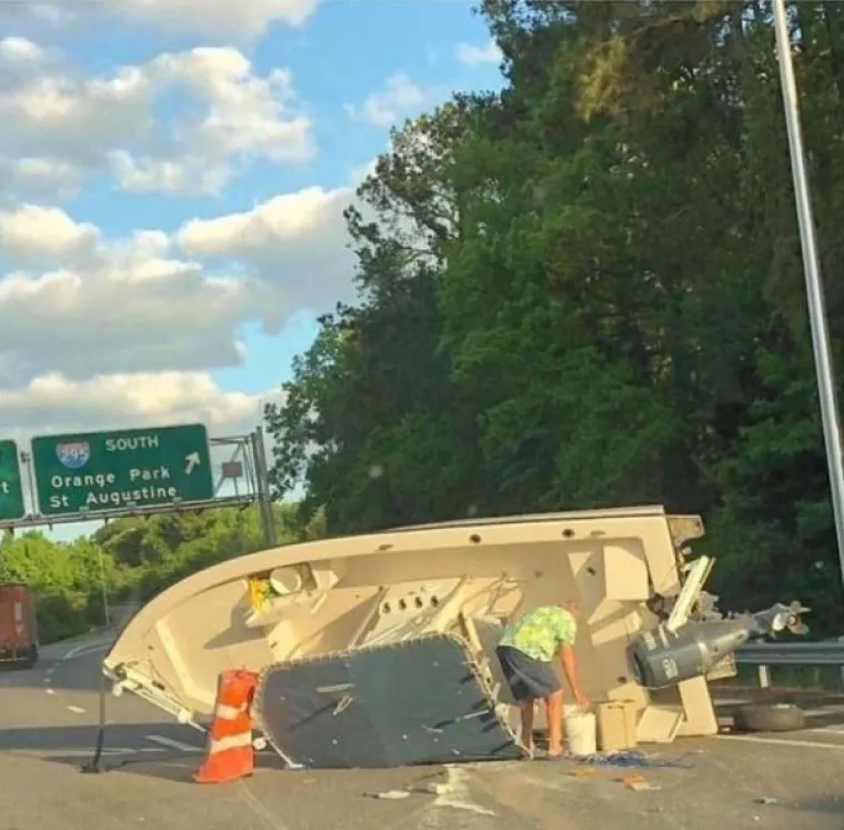 NEKI VOZAČI NEMAJU SREĆE, A NEKI PAMETI: Kako im je uopće uspjelo ovako izokrenuti i slupati automobile?