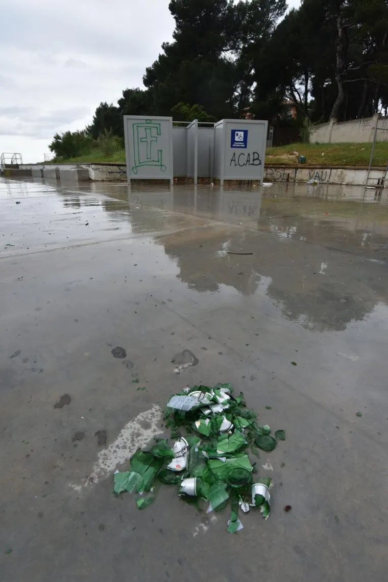 Gradsko kupali&scaron;te Valkane u Puli devastirano grafitima fa&scaron;ističkog sadržaja