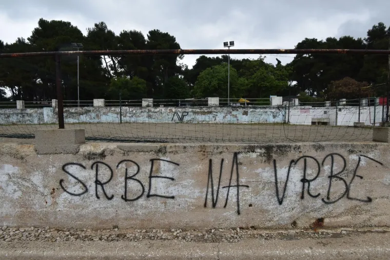Gradsko kupali&scaron;te Valkane u Puli devastirano grafitima fa&scaron;ističkog sadržaja