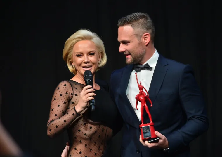 MAJA &Scaron;UPUT DO&Scaron;LA NA DODJELU NAGRADA U PROZIRNOJ HALJINI BEZ DONJEG RUBLJA: Nitko nije mogao skinuti pogled s nje