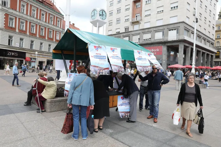 Građani daju potpise za referendum o izbornom sustavu i otkazivanju Istanbulske konvencije