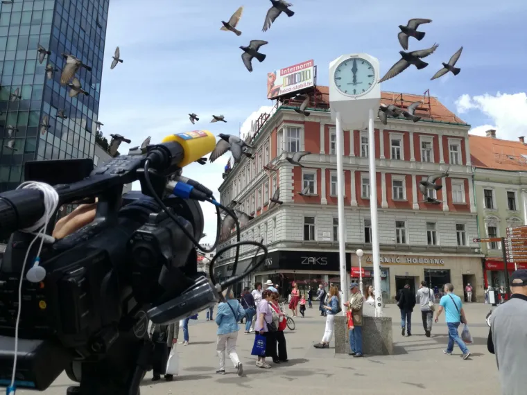 Točno u podne zaustavljen javni promet na deset minuta