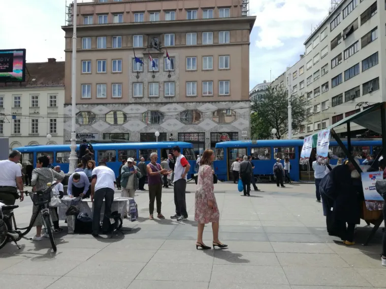 Točno u podne zaustavljen javni promet na deset minuta