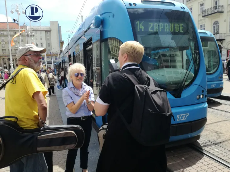Točno u podne zaustavljen javni promet na deset minuta