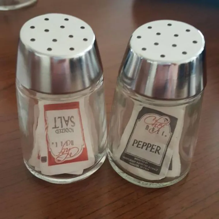 &Scaron;KRTARILI NA HOTELSKIM SOBAMA PA SE NEUGODNO IZNENADILI: Shvatili da su možda malo previ&scaron;e &scaron;tedljivi