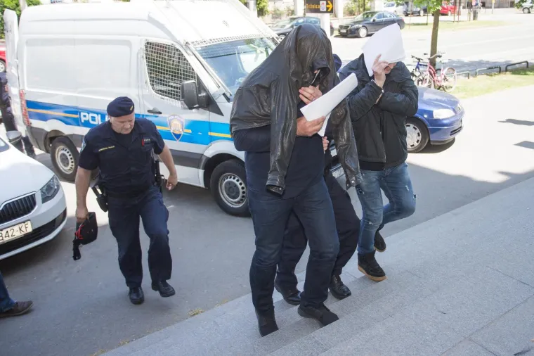 OVO SU LJUDI OSUMNJIČENI ZA PALJENJE KUĆE BIV&Scaron;EG DRŽAVNOG ODVJETNIKA: Vođa Čepinske skupine sa suradnicima priveden na sud