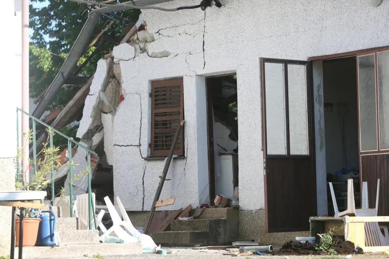 Eksplozija na &Scaron;varči: sa zemljom sravnjen dvori&scaron;ni objekt