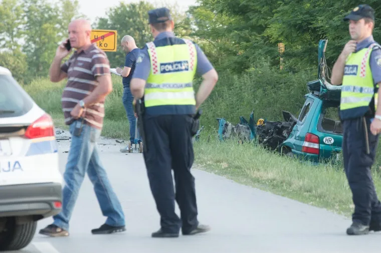 Lug: vozač osobnog automobila poginuo u sudaru s autobusom