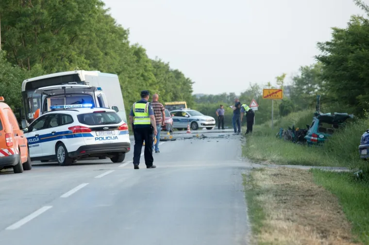 Lug: vozač osobnog automobila poginuo u sudaru s autobusom