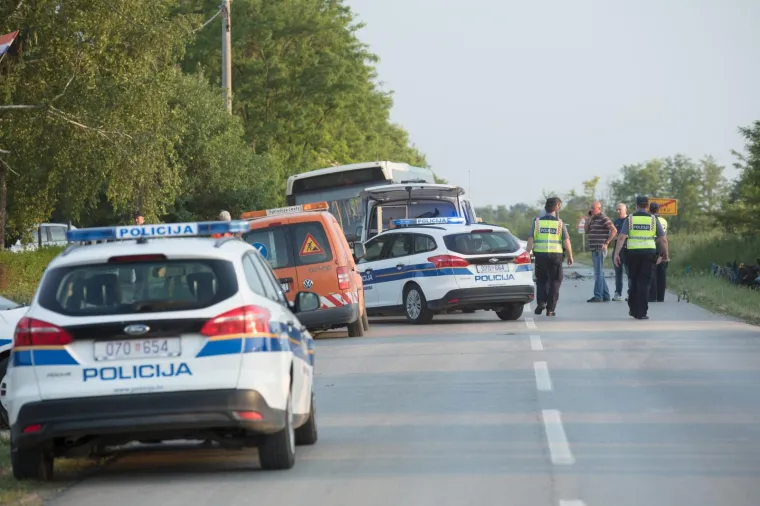 Lug: vozač osobnog automobila poginuo u sudaru s autobusom