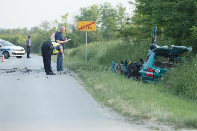 Lug: vozač osobnog automobila poginuo u sudaru s autobusom