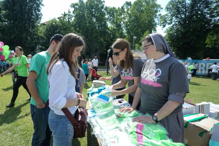 HOD ZA ŽIVOT: Pogledajte okupljanje protivnika pobočaja u Zagrebu