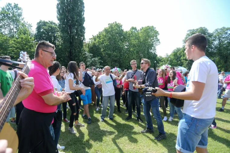Na Trgu Franje Tuđmana okupljaju se sudionici inicijative 'Hod za život, obitelj i Hrvatsku'