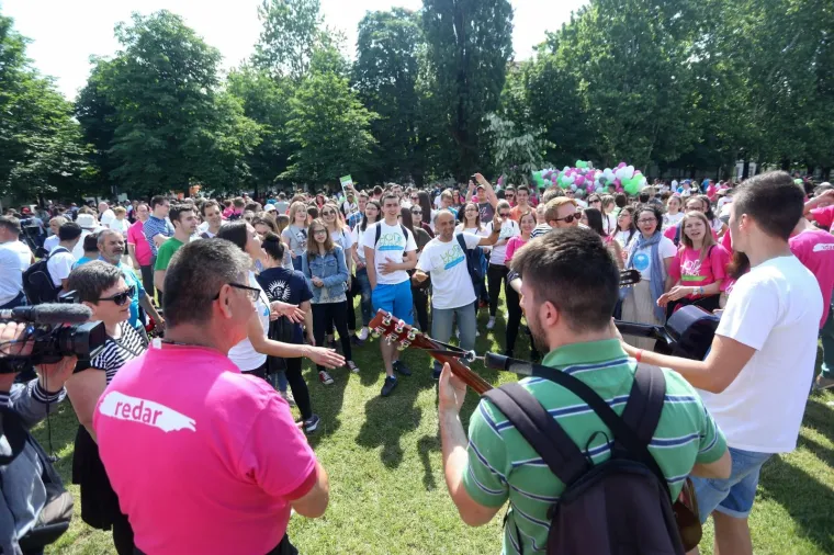 Na Trgu Franje Tuđmana okupljaju se sudionici inicijative 'Hod za život, obitelj i Hrvatsku'