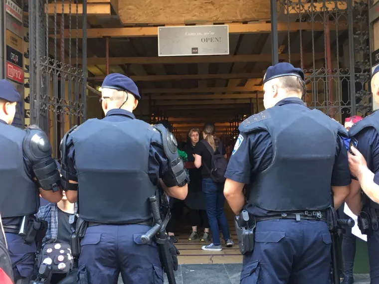 'Posljednji pozdrav žrtvama liječničkog priziva savjesti': prosvjednice i u Zagrebu počeli trpati u maricu