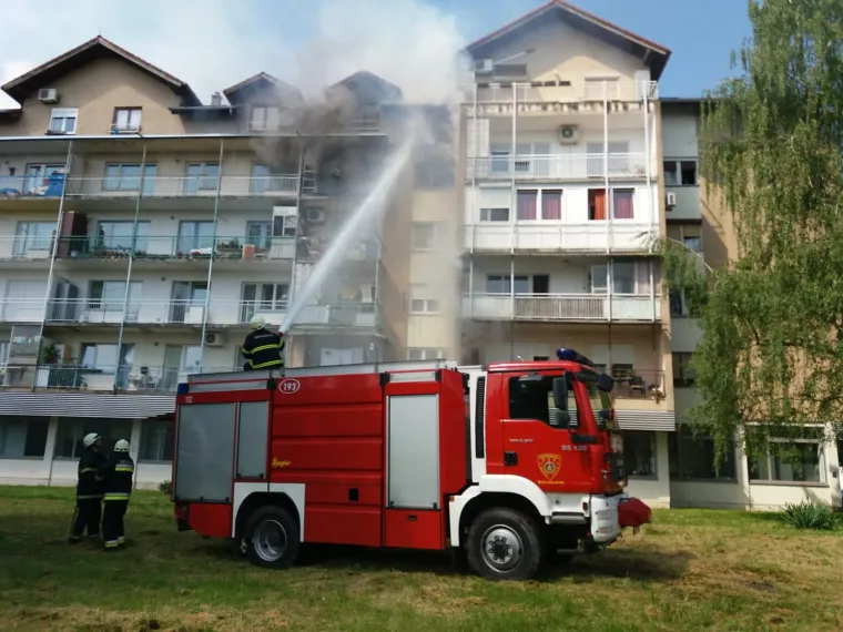 U subotu ujutro u Dugom Selu izbio je požar u stanu stambene zgrade, a uslijed čega je poginula jedna žena, potvrđeno je iz PU Zagrebačke.