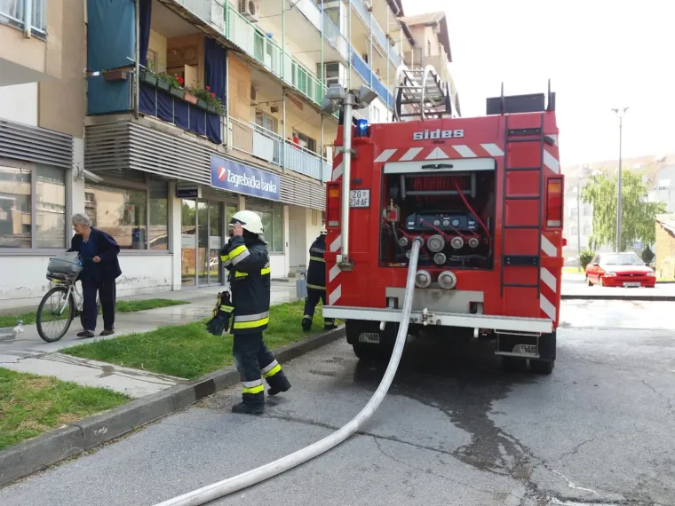 U subotu ujutro u Dugom Selu izbio je požar u stanu stambene zgrade, a uslijed čega je poginula jedna žena, potvrđeno je iz PU Zagrebačke.