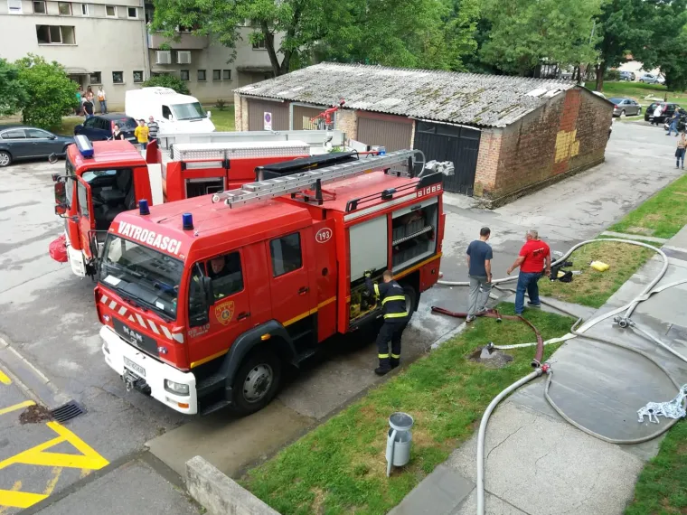 U subotu ujutro u Dugom Selu izbio je požar u stanu stambene zgrade, a uslijed čega je poginula jedna žena, potvrđeno je iz PU Zagrebačke.