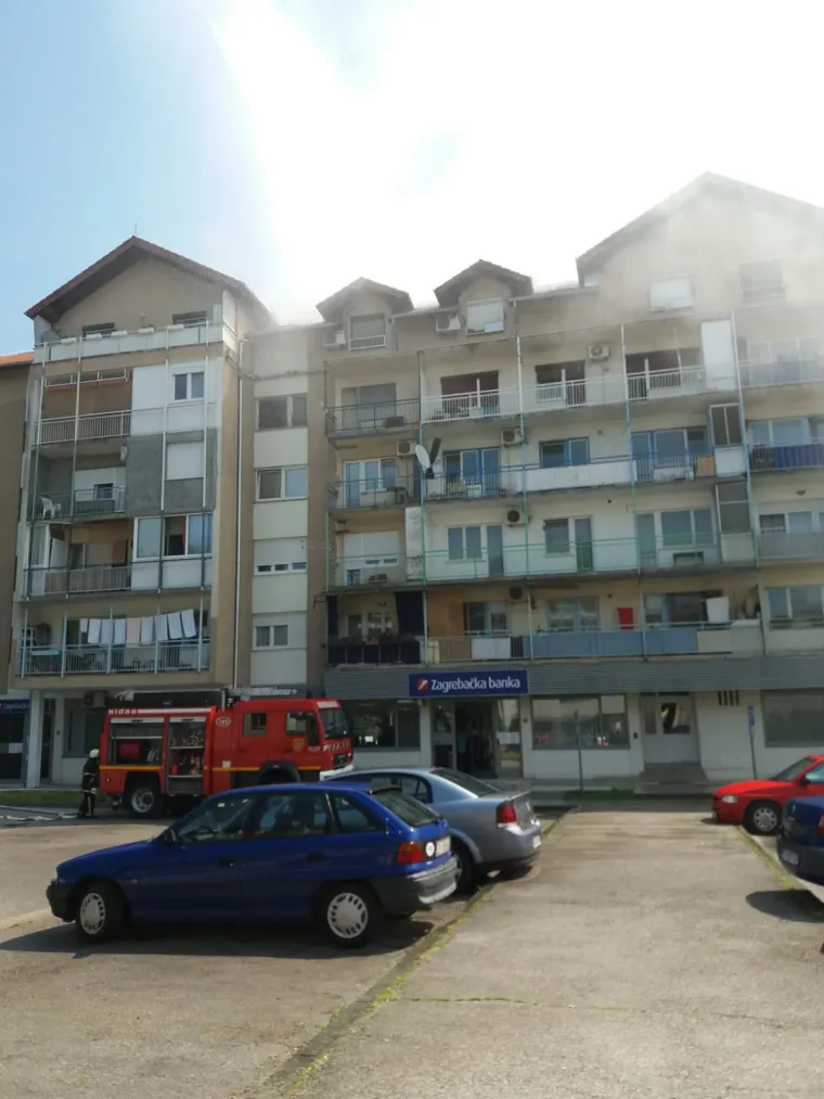 U subotu ujutro u Dugom Selu izbio je požar u stanu stambene zgrade, a uslijed čega je poginula jedna žena, potvrđeno je iz PU Zagrebačke.