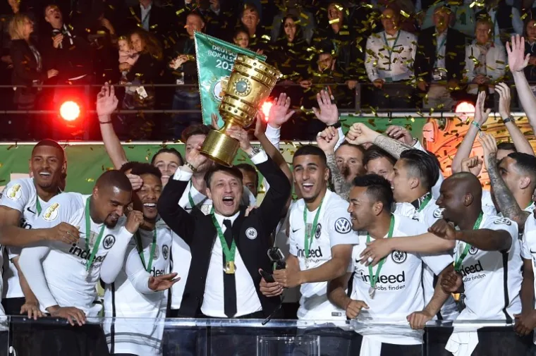 HRVATI NAPRAVILI &Scaron;OU U BERLINU: Rebić proslavio gol poput Messija, a trofej je primio ogrnut hrvatskom zastavom