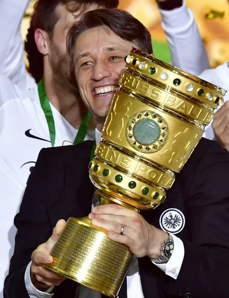 HRVATI NAPRAVILI &Scaron;OU U BERLINU: Rebić proslavio gol poput Messija, a trofej je primio ogrnut hrvatskom zastavom