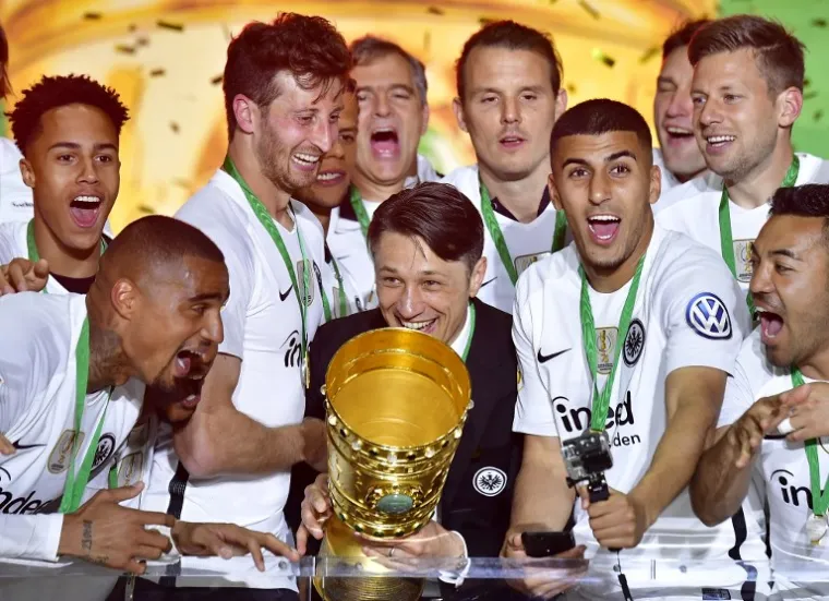 HRVATI NAPRAVILI &Scaron;OU U BERLINU: Rebić proslavio gol poput Messija, a trofej je primio ogrnut hrvatskom zastavom