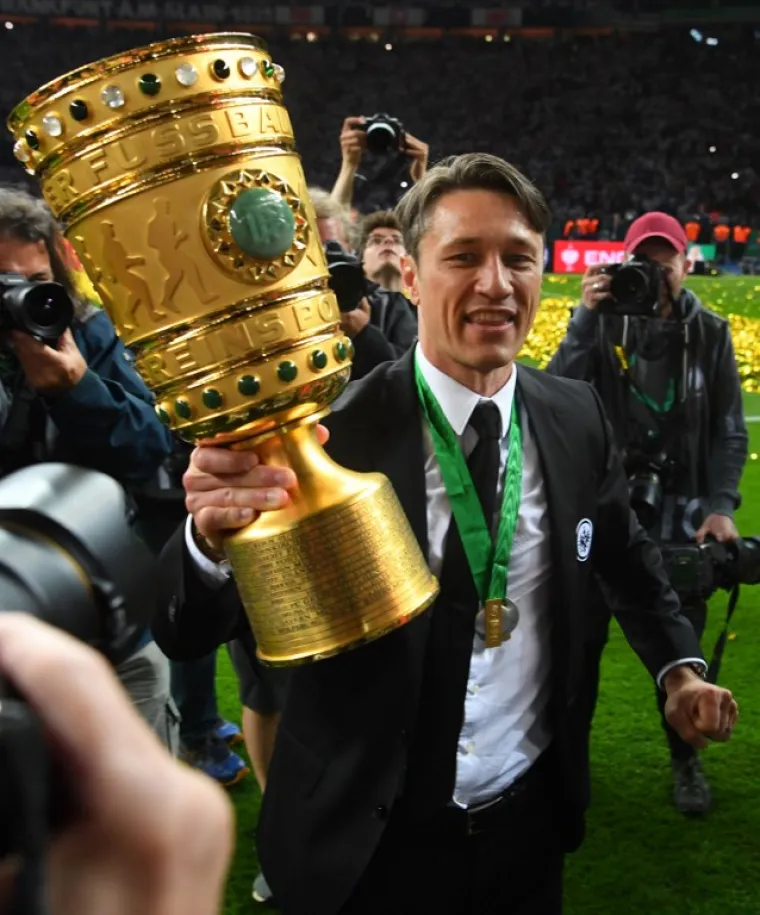 HRVATI NAPRAVILI &Scaron;OU U BERLINU: Rebić proslavio gol poput Messija, a trofej je primio ogrnut hrvatskom zastavom