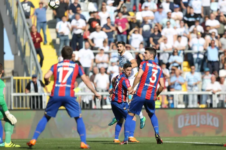 BORBA ZA DRUGO MJESTO: Rijeka protiv Hajduka na krcatoj Rujevici