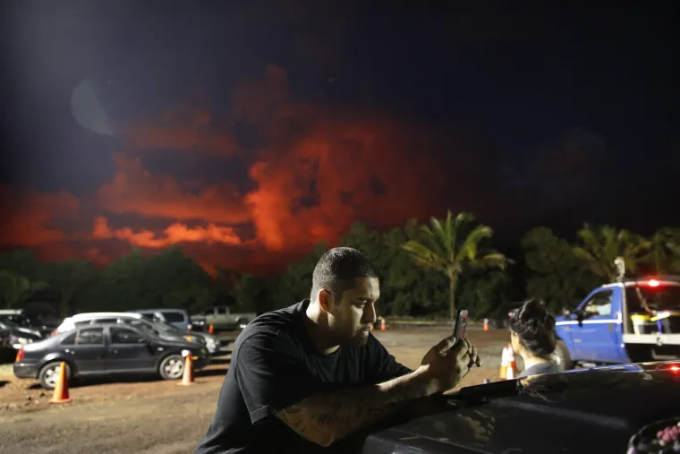 Vulkan Kilauea i dalje izbacuje lavu i pepeo koji ugrožavaju Havajce