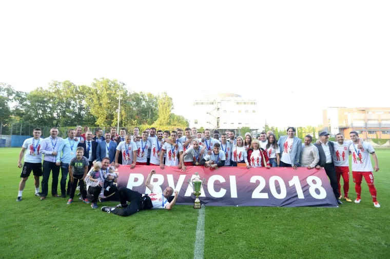 Hitrec Kacijan, Zagreb - Druga HNL, 33. kolo, GNK Dinamo II - HNK Gorica. Slavlje HNK Gorice nakon osvojene Druge HNL. GNK Dinamo, inače, nije prvak samo u 2. HNL u kojoj nastupa B momčad koja je ostala na bod zaostatka u odnosu na prvaka.