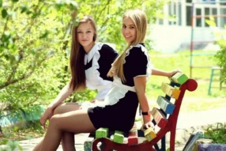 RUSKA NORIJADA IZGLEDA MALO DRUGAČIJE: Maturantice pokazale svoje haljine, uočavate li sličnost?