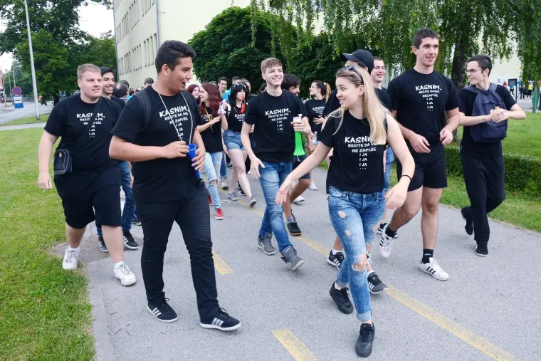 Veliki foto izvje&scaron;taj: pogledajte kako su maturanti proslavili zadnji dan diljem Hrvatske