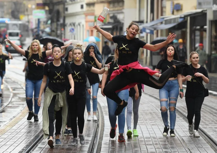 Veliki foto izvje&scaron;taj: pogledajte kako su maturanti proslavili zadnji dan diljem Hrvatske