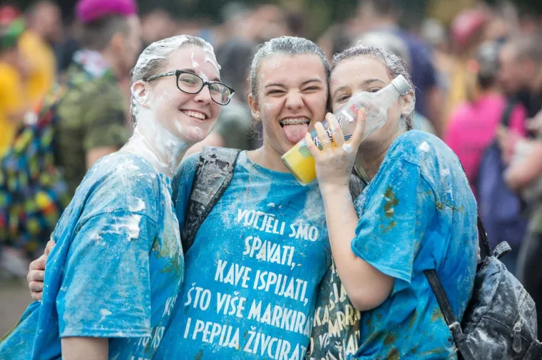 Veliki foto izvje&scaron;taj: pogledajte kako su maturanti proslavili zadnji dan diljem Hrvatske