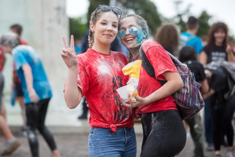 Veliki foto izvje&scaron;taj: pogledajte kako su maturanti proslavili zadnji dan diljem Hrvatske