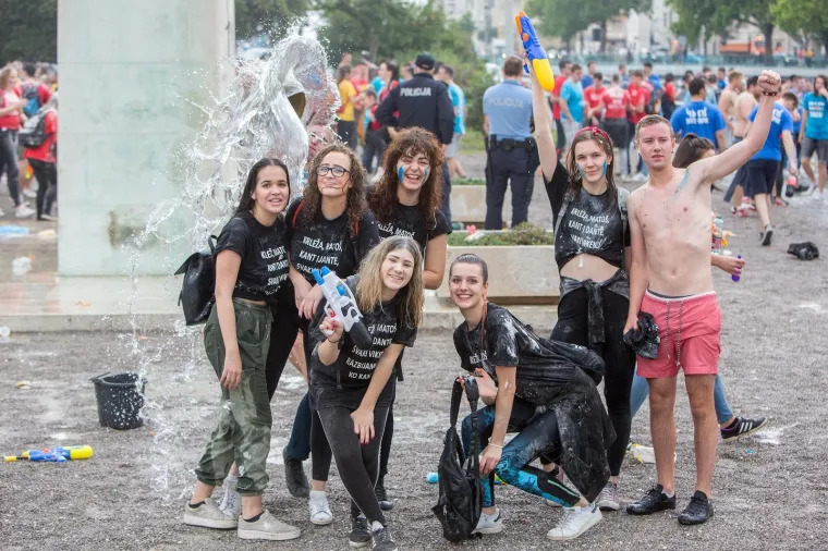Veliki foto izvje&scaron;taj: pogledajte kako su maturanti proslavili zadnji dan diljem Hrvatske